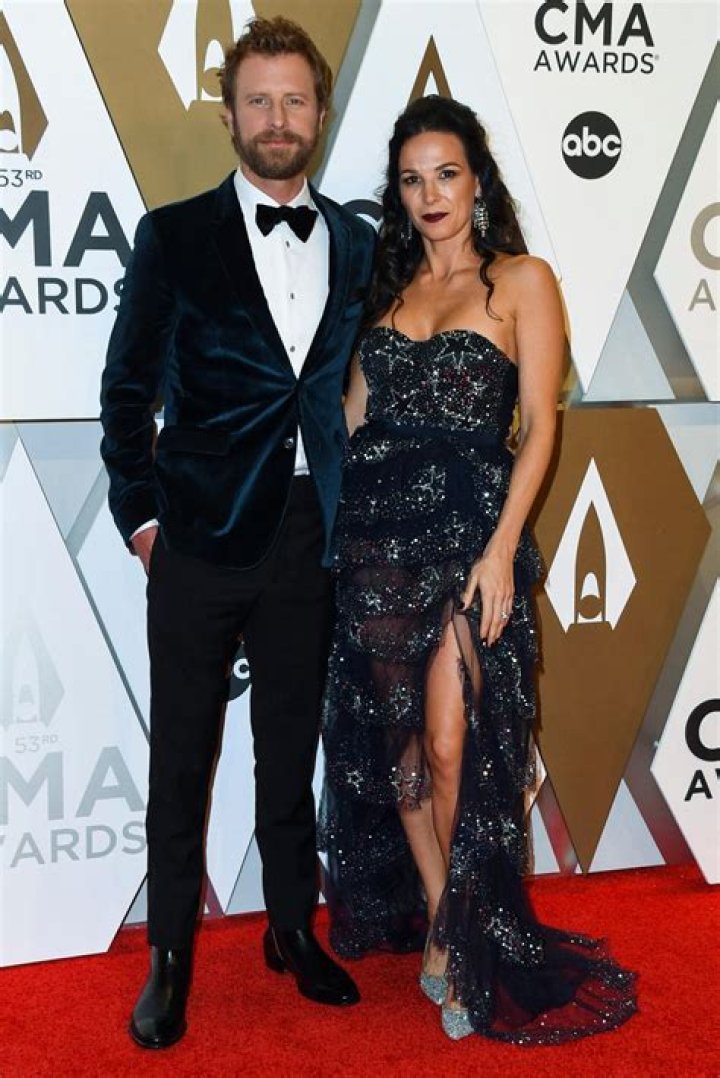 DIERKS BENTLEY, CASSIDY BLACK – Celeb Secrets